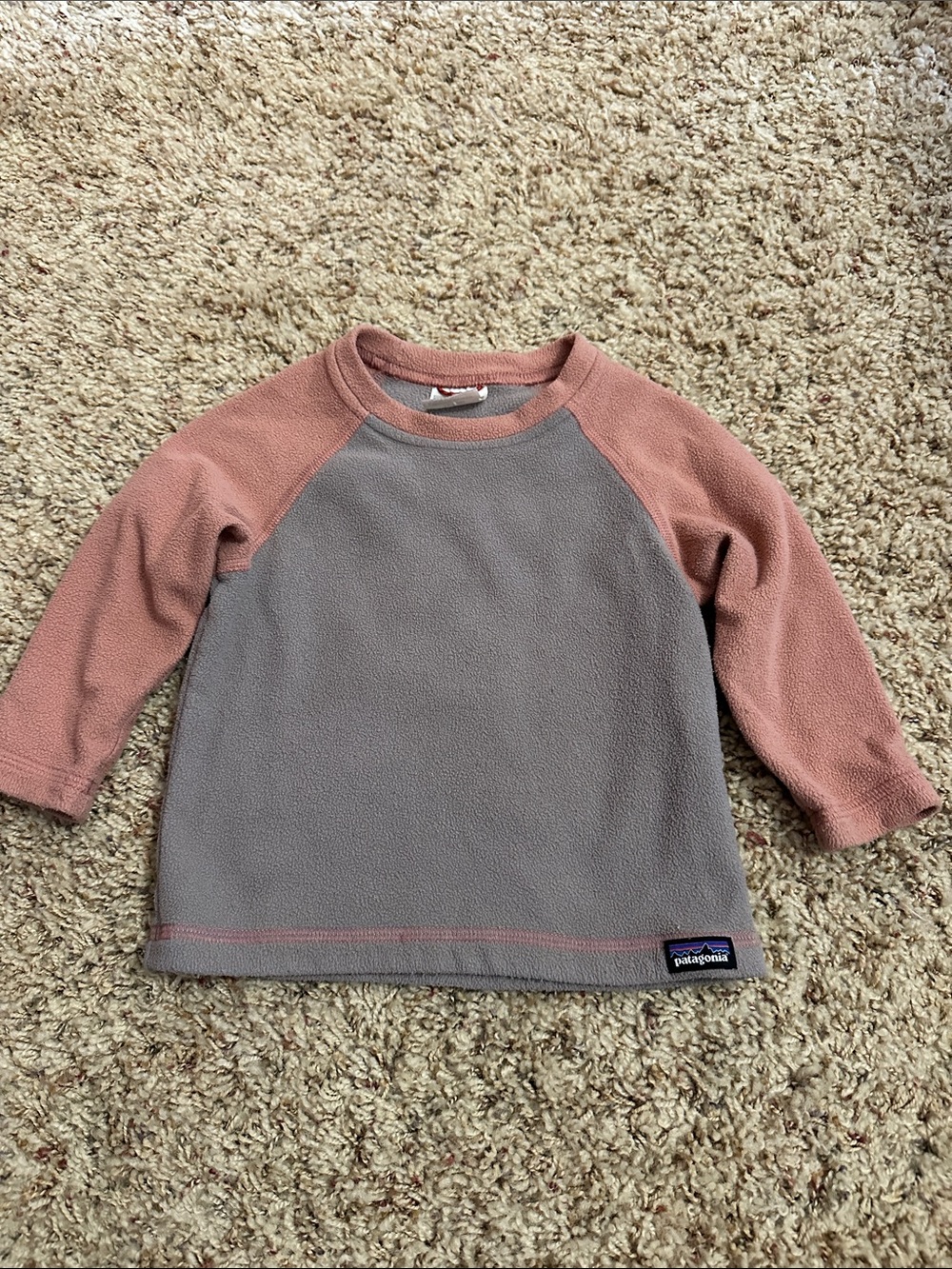 Patagonia Kids Two-Tone Fleece Sweatshirt in dusty Pink and Gray